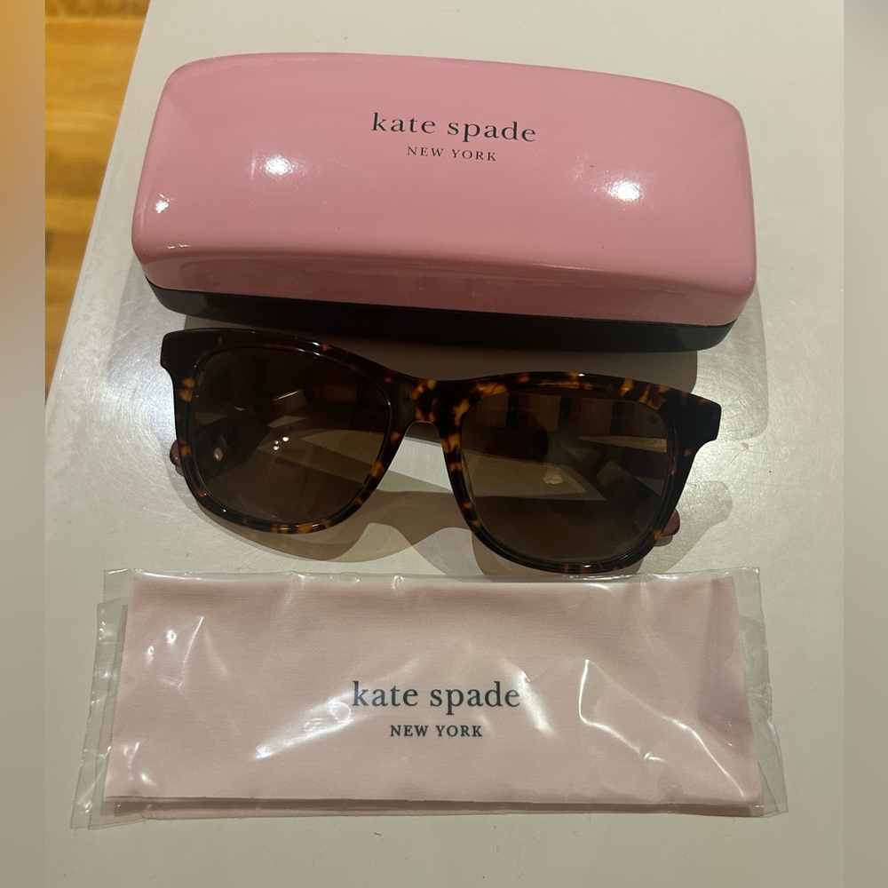 New Kate Spade Charmaine Sunglasses with case and cleaning wipe